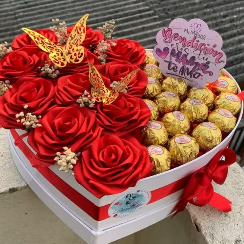Caja de rosas eternas y bombones