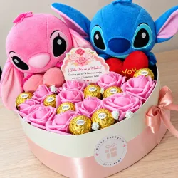 Caja personalizada con peluches,rosas y bombones.