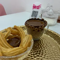 Churros con chocolate caliente 