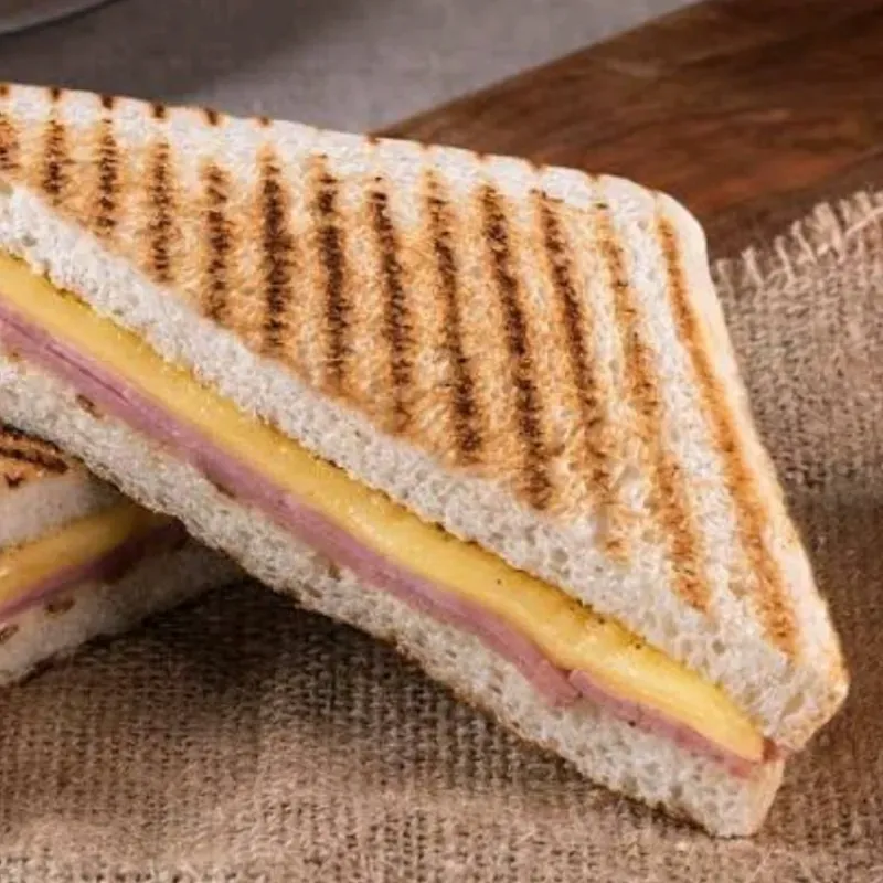 Sandwich de Jamón y Queso gouda 