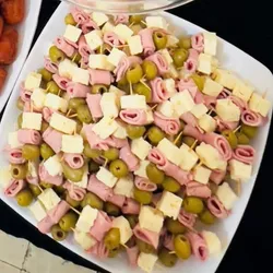 Banderillas jamón queso y aceituna