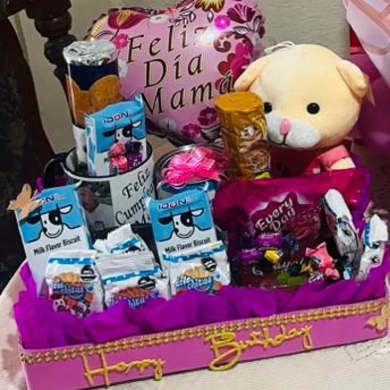 Caja y cesta de confituras y peluche 