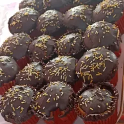 Panqué relleno y con cobertura de chocolate