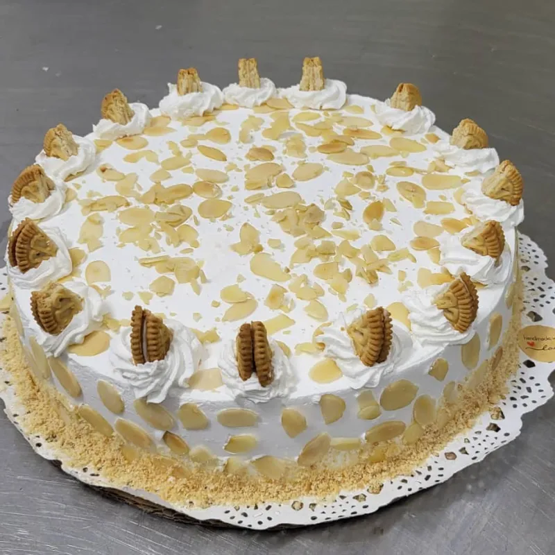 Tarta con almendras y galleticas 