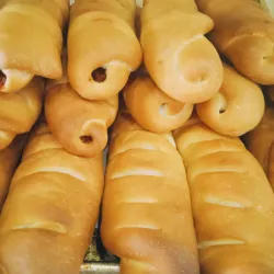 Pan relleno de dulce de guayaba 