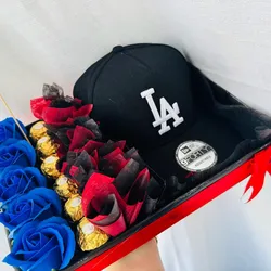 🧢🌹🍫 Caja Cuadrada Estilo & Amor