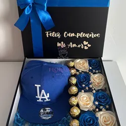 🌹🧢🍫 Caja Decorativa Rosas & Estilo