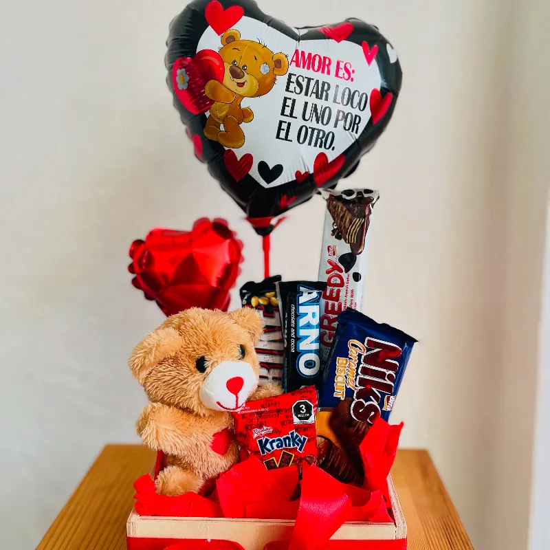 Cesta pequeña con peluche y confitura 
