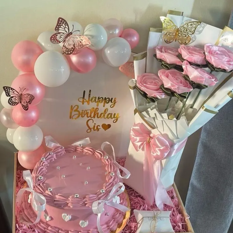 Cestas con pastel y 6 flores 