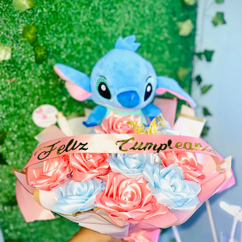 Ramo  rosas combinada con stich o ángel🌸