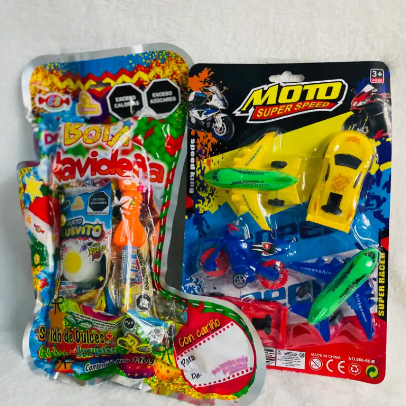 Set de vehículos+bolsa navideña+santa