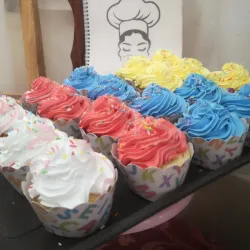 Cupcakes con envolturas temáticas. 