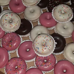 Cubiertas de chocolate blanco , oscuro y fresa 