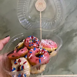 Corazón con mini donas 💝