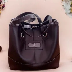 Cartera grande de vinil marrón 
