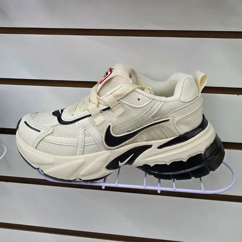 Zapatillas Nike Crema con Negro