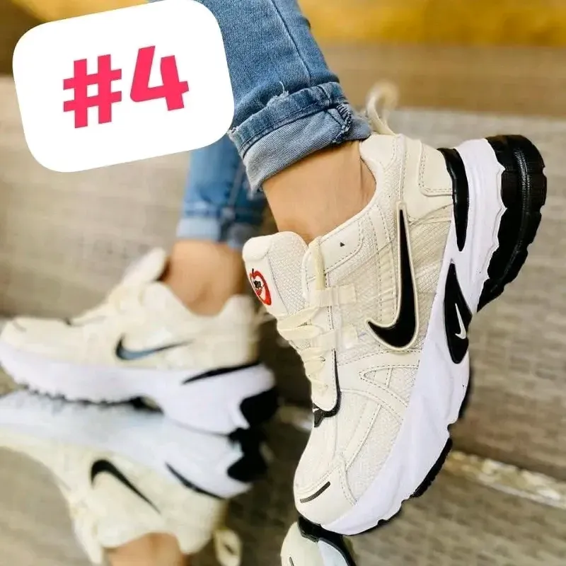 Zapatillas Nike Crema con Negro