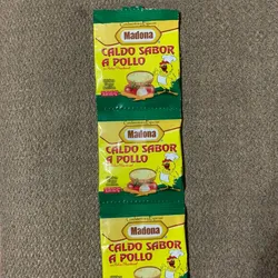 Caldo sabor a pollo x 3