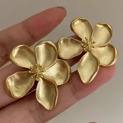 Aretes de flores doradas