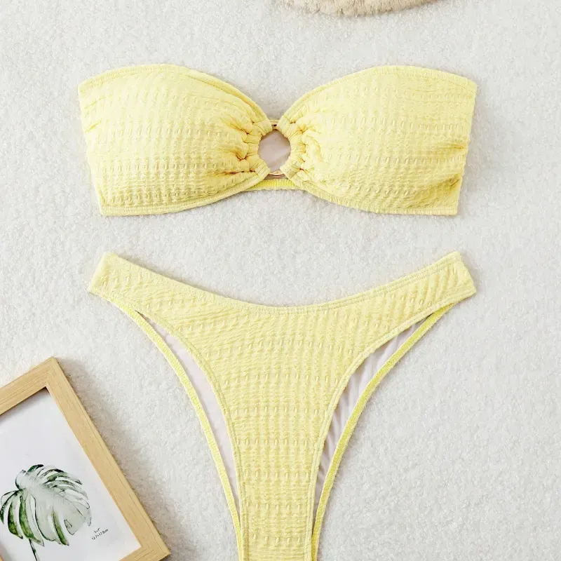 Bikini amarillo pastel