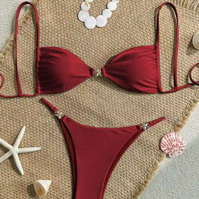 Bikini rojo vino