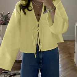 Blusa amarilla de mangas largas