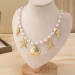 Collar de conchas y estrellas de mar