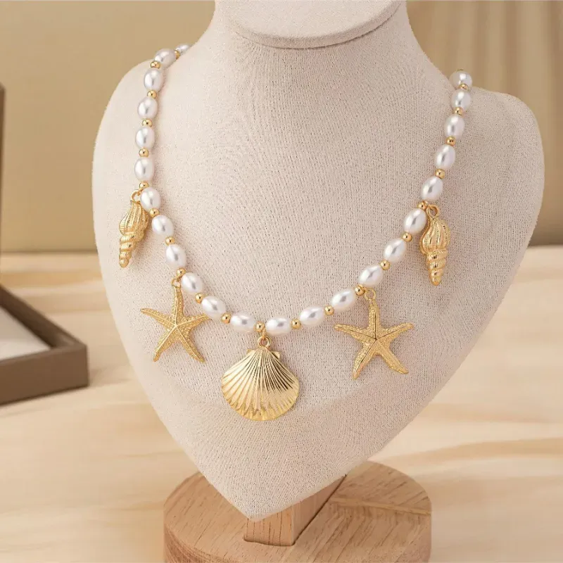 Collar de conchas y estrellas de mar