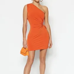 Vestido naranja ajustado