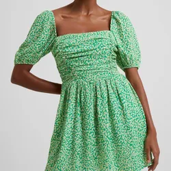 Vestido verde de hombros globo