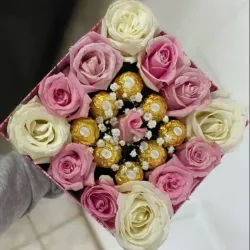 Obsequio cuadrado con rosas a color