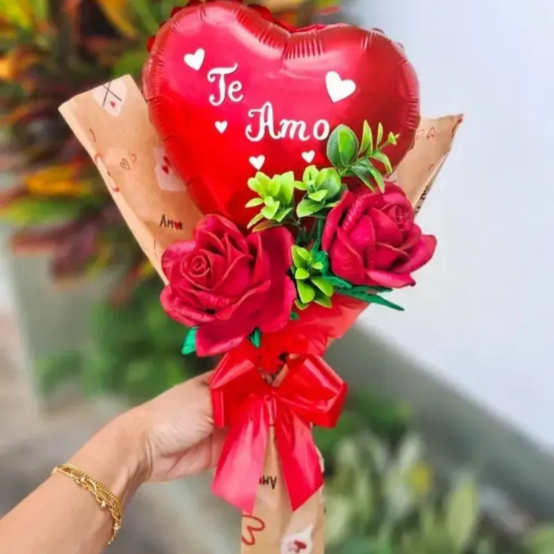 Ramo con dos rosas 