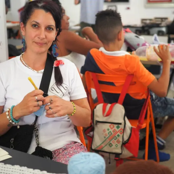 "Daté un gusto, usa Crochet"
Ýfansi es una marca cubana que crea prendas de crochet que honran la rica tradición artesanal. Inspiramos a nuestra comunidad a abrazar la belleza del arte del ganchillo.

