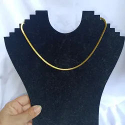 Cadena de acero dorada