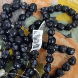 Calavera negra de 10 mm en piedra turquesa 