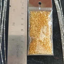 Chaquira calibrada de 3 mm color miel