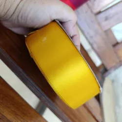 Cinta de satín de 4 cm de ancho color amarillo dorado 