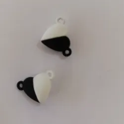 Corazón imantado en blanco y negro 