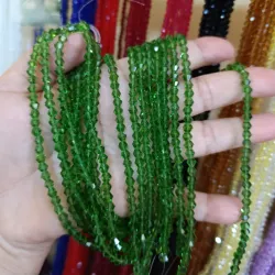 Cristal verde de 4 mm en forma de trompo 