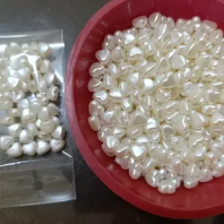 Cuentas en forma de corazón de 8mm blanco perlado🤍