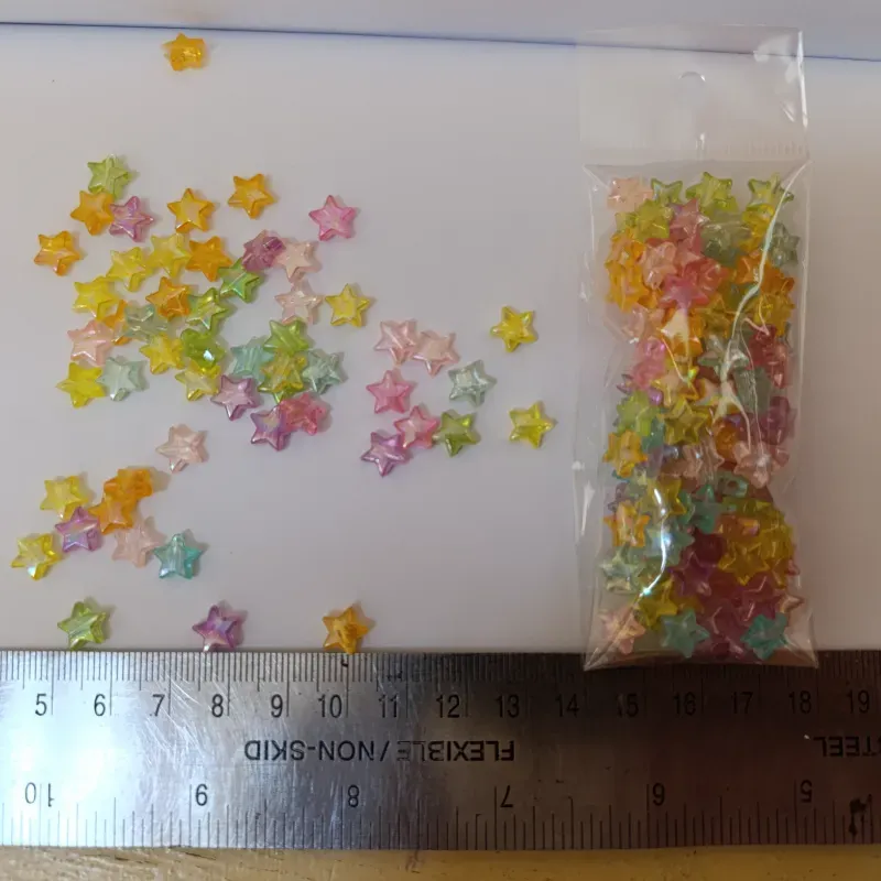 Cuentas en forma de estrellitas de 6mm