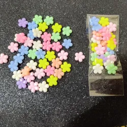 Cuentas en forma de flor plana multicolor 
