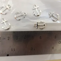 Dije en forma de ⚓ ancla 