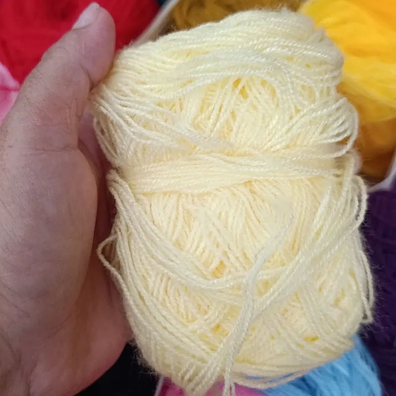 🧶 Hilo Acrilán Tres Hebras 20g– amarillo clarito