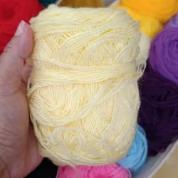 🧶 Hilo Acrilán 40g Tres Hebras – Amarillo Clarito