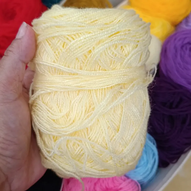 🧶 Hilo Acrilán 40g Tres Hebras – Amarillo Clarito