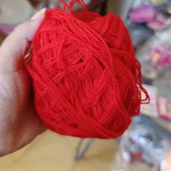Hilo acrilán rojo