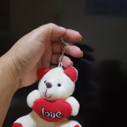 Llavero con oso de peluche blanco