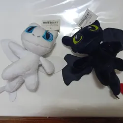 Llavero de Chimuelo / Furia Nocturna – 16 cm 🖤🤍