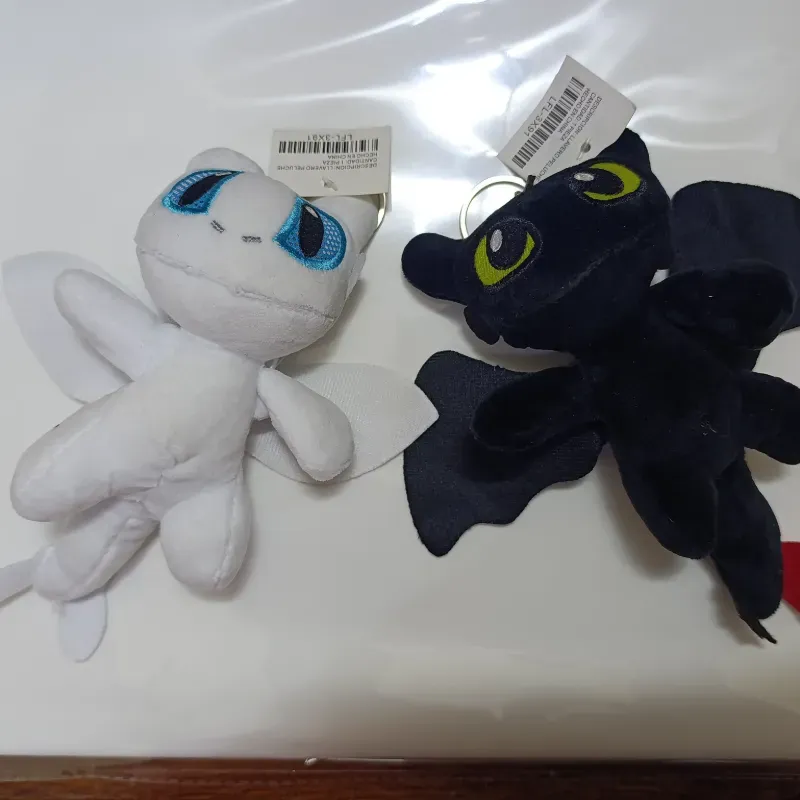 Llavero de Chimuelo / Furia Nocturna – 16 cm 🖤🤍